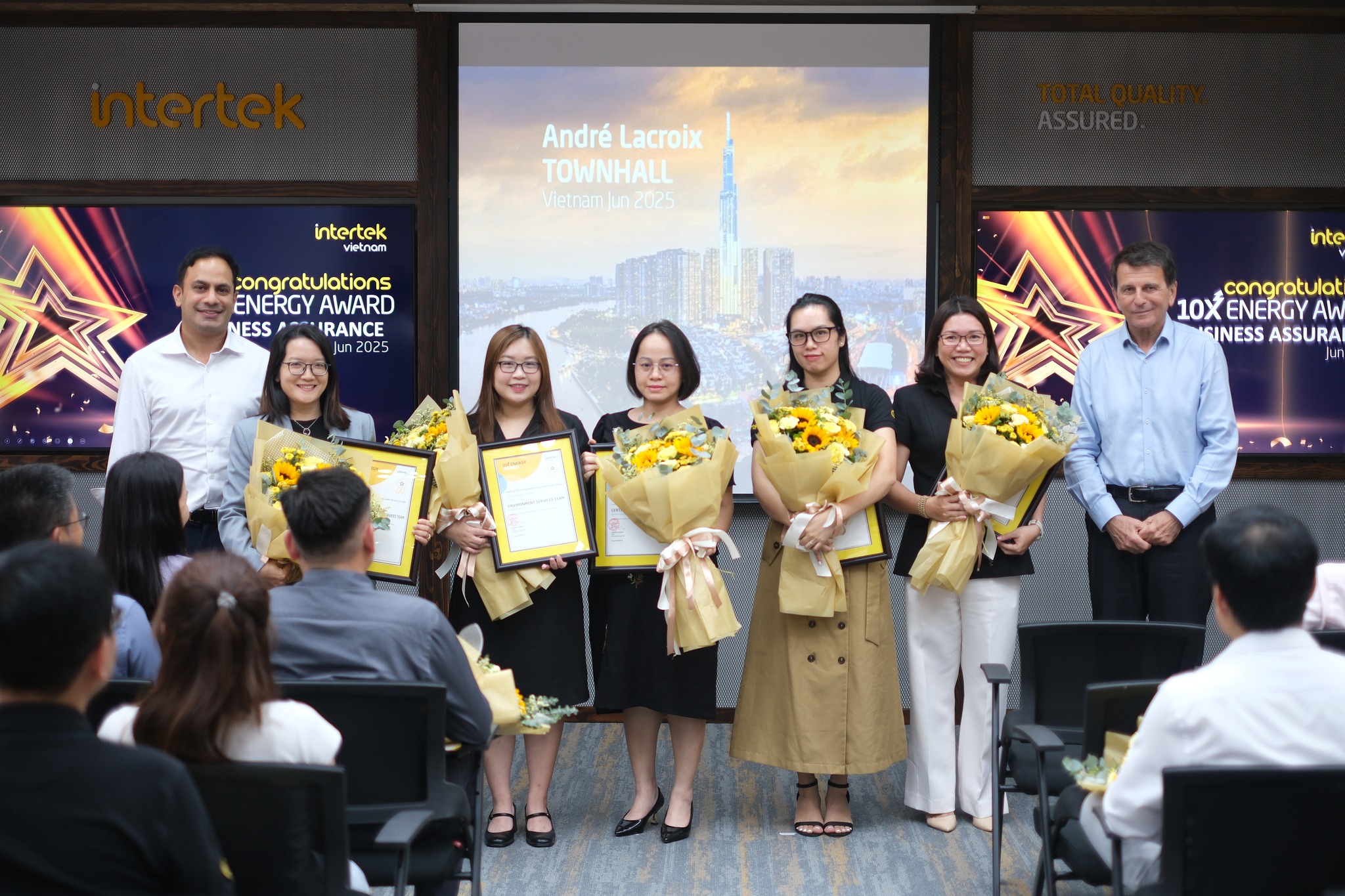 le trao giai nhan vien xuat sac Intertek 1