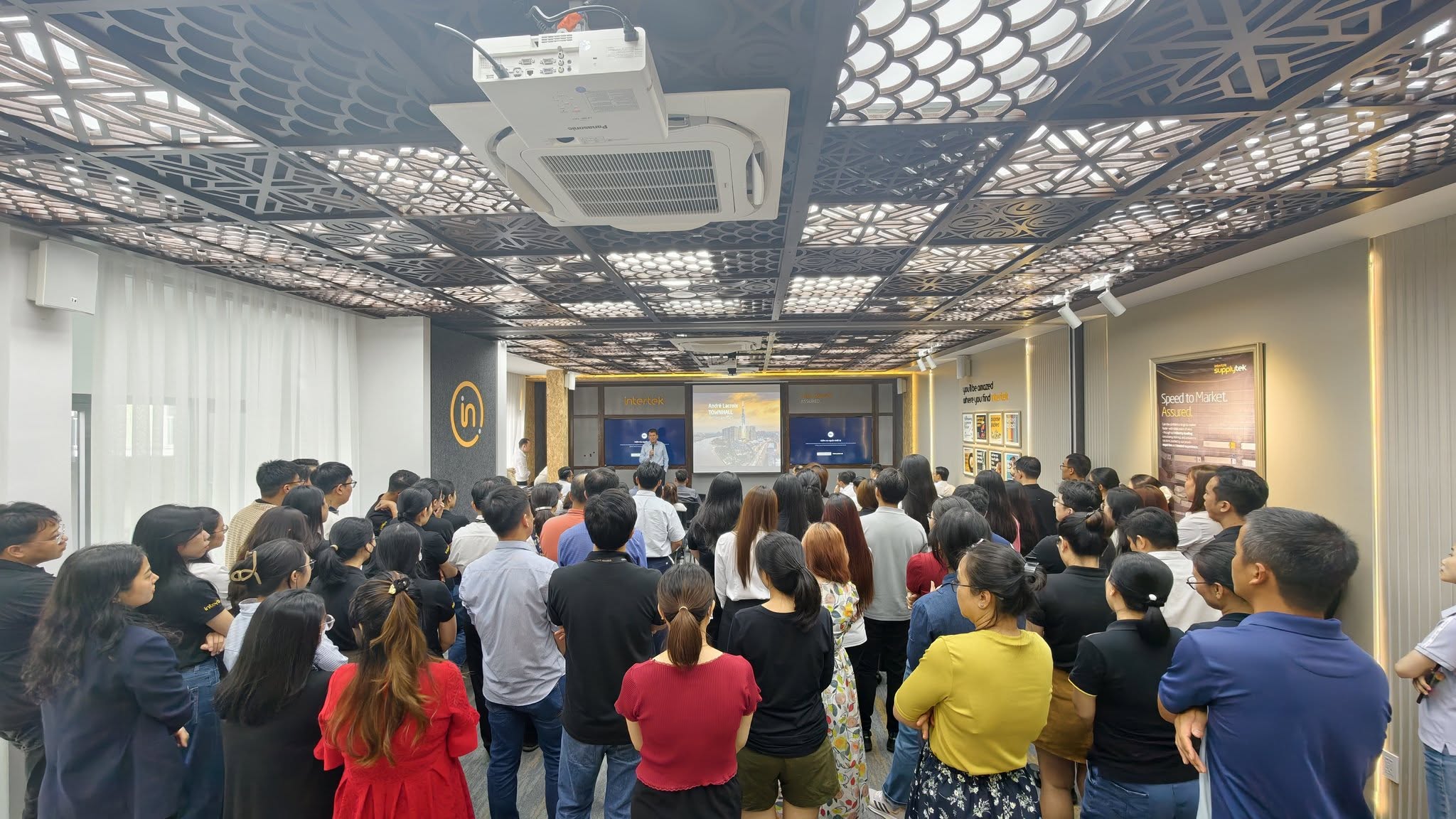 le trao giai nhan vien xuat sac Intertek 11