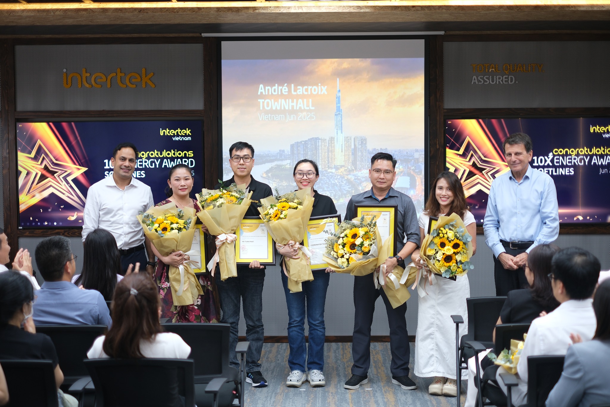 le trao giai nhan vien xuat sac Intertek 13
