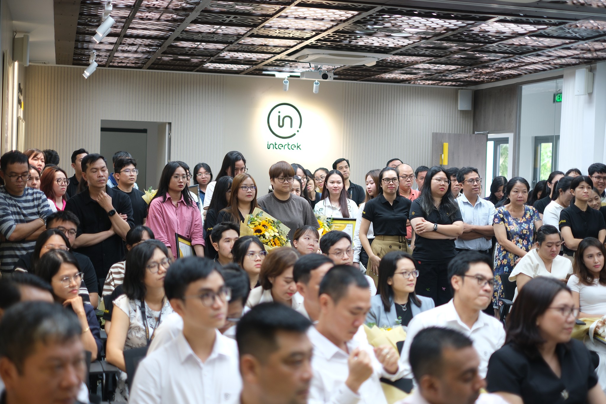 le trao giai nhan vien xuat sac Intertek 3