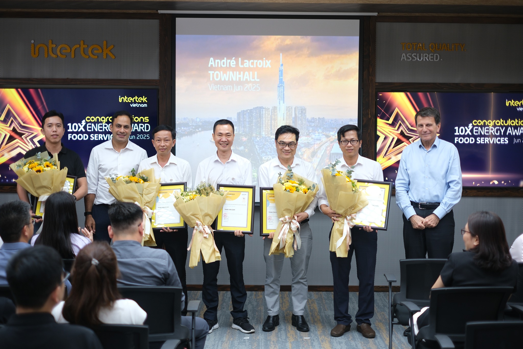 le trao giai nhan vien xuat sac Intertek 6