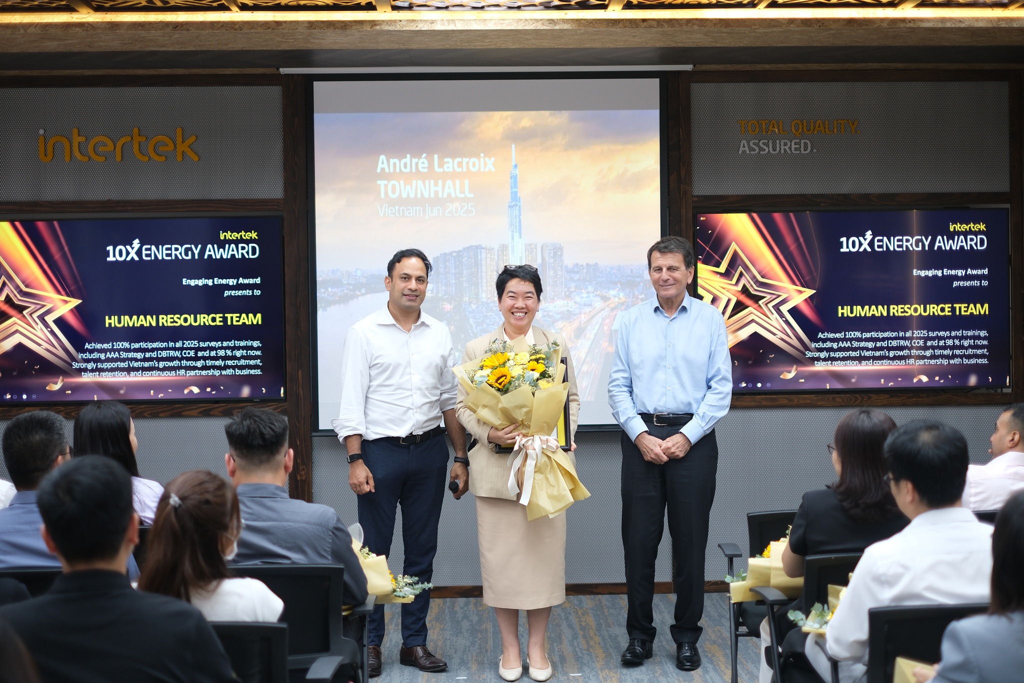 le trao giai nhan vien xuat sac Intertek 9