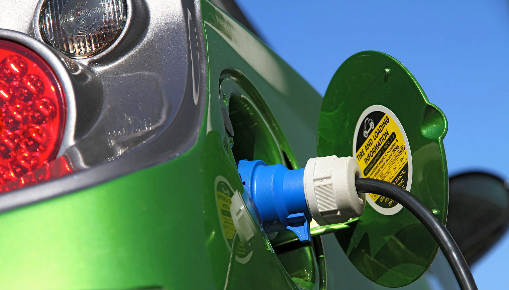 Sạc năng lượng cho Ô Tô